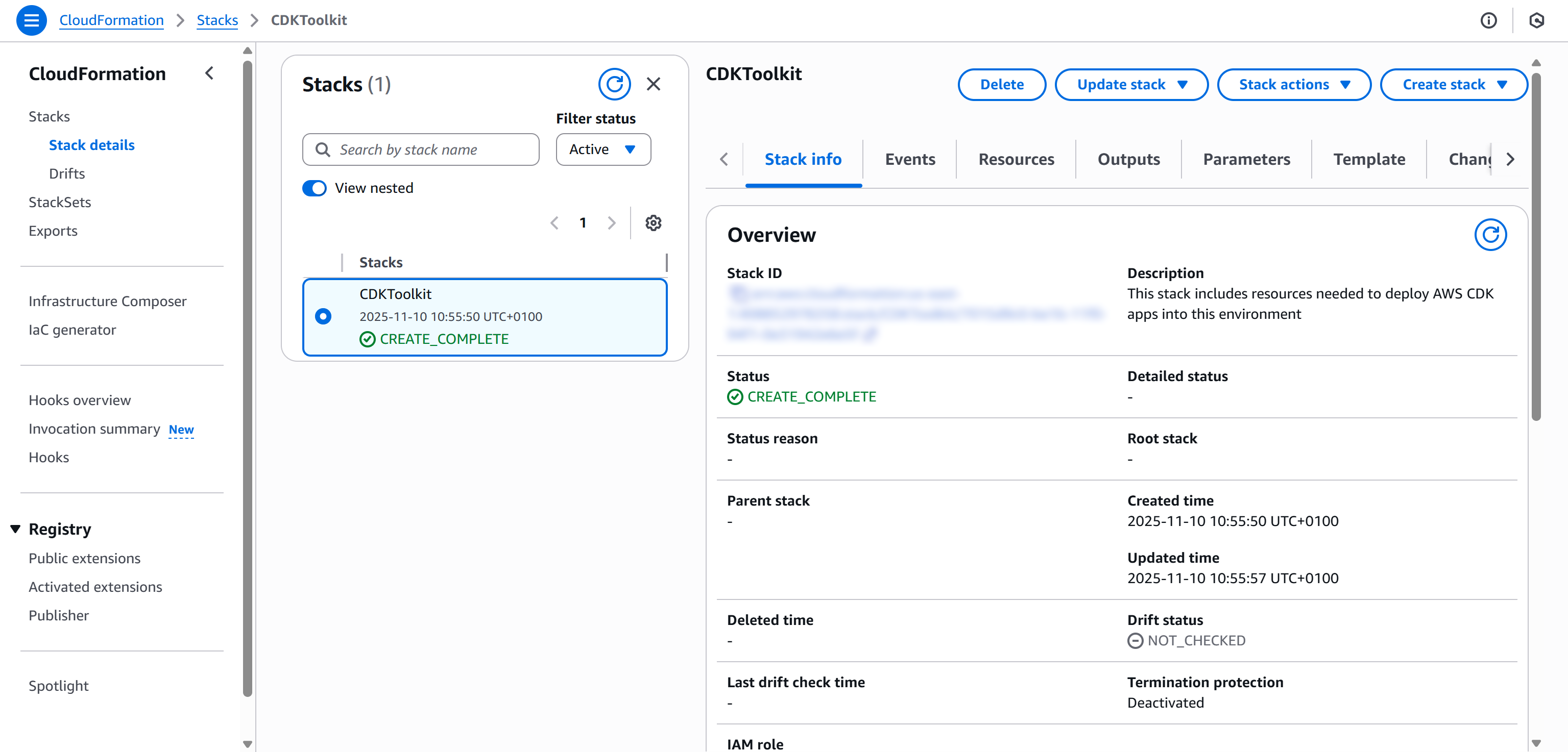 由 bootstrapping 过程生成的“CDKToolkit”stack